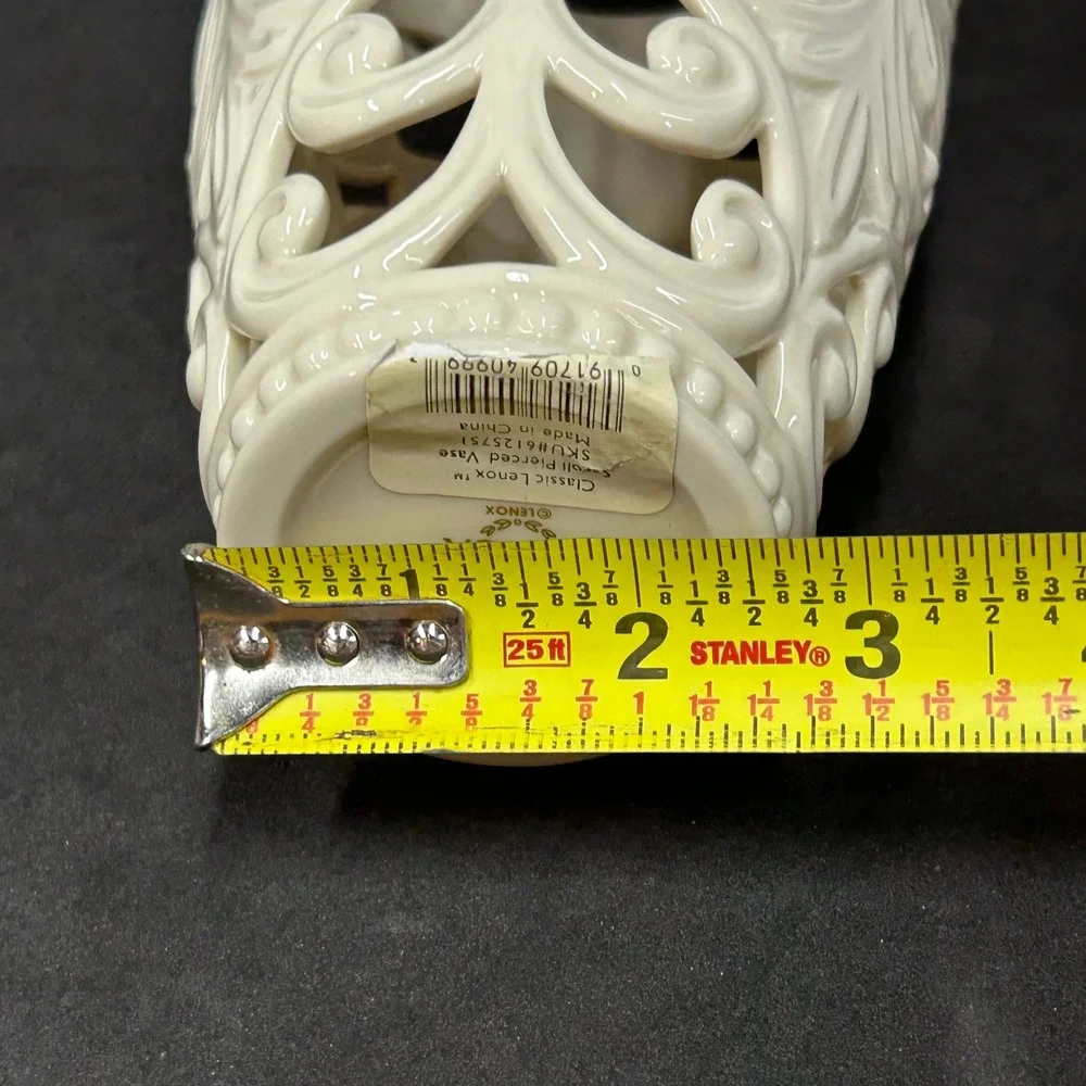 Lenox Classic Scroll Pierced Vase Ivory Fine China Gold Trim 8.25 inch 6125751